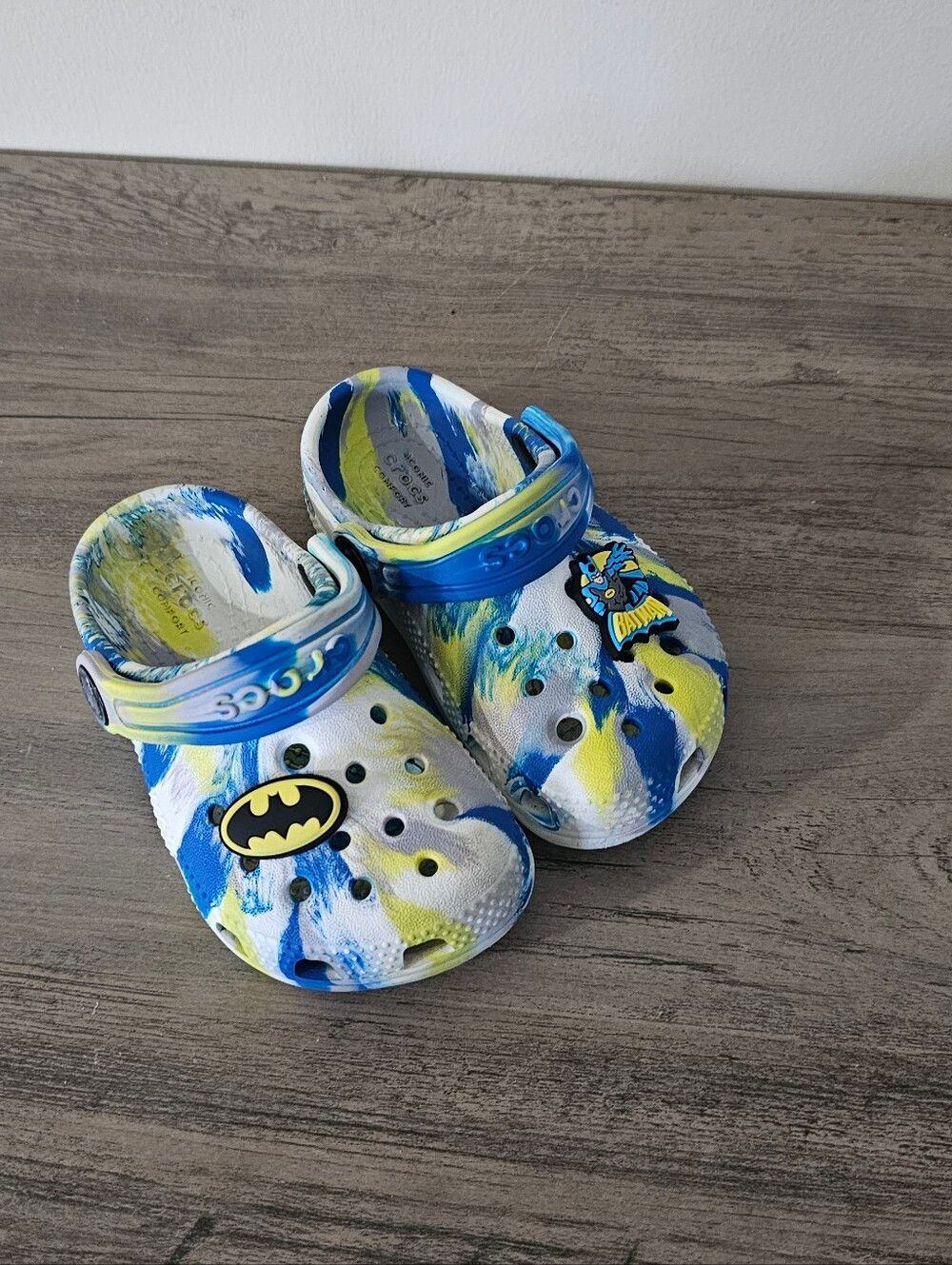CROCS Kids Blue, Yellow & White Batman Charm Tie-Dye Clogs Baby Infant 6